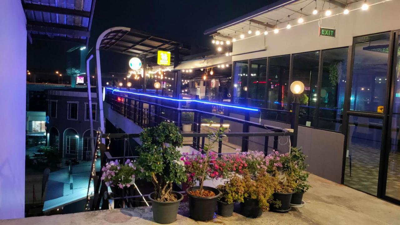 View Dee Bkk Airport Residence Банкок Екстериор снимка